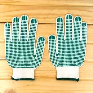 🟢 {3/$15} Grippy Gloves - NWOT